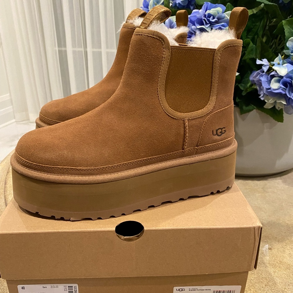 Ugg Chelsea platform boots SHIP SAME DAY!!